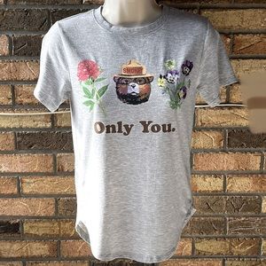 Smokey the bear official licensee gray tee shirt in size xs